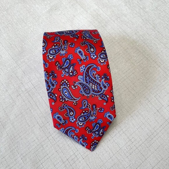 Croft&Barrow Paisley silk Tie. Red - Picture 6 of 8
